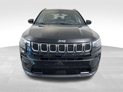 Used 2024 Jeep Compass Latitude w/ Sun and Sound Group AWD/4WD image 9