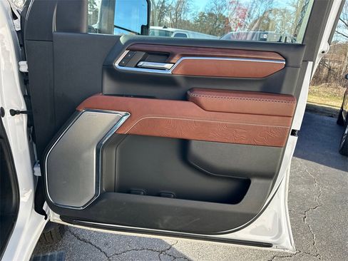 Used 2024 GMC Sierra 3500 Denali Ultimate image 15