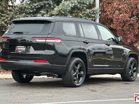 Used 2022 Jeep Grand Cherokee L Laredo image 4