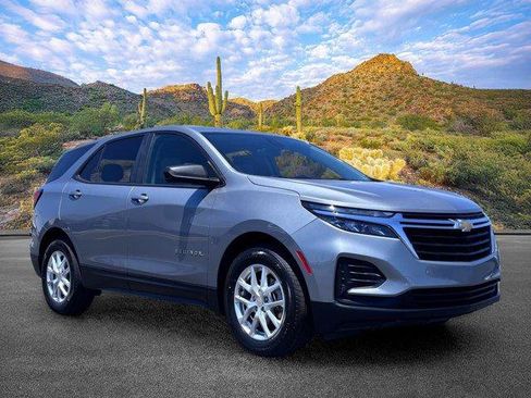 Used 2024 Chevrolet Equinox LS w/ LS Convenience Package FWD image 2