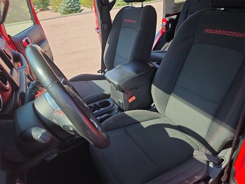 Used 2019 Jeep Wrangler Unlimited Rubicon w/ Cold Weather Group image 14
