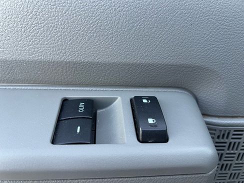 Used 2014 Ford E-350 and Econoline 350 XL w/ Power Windows & Locks Group image 10