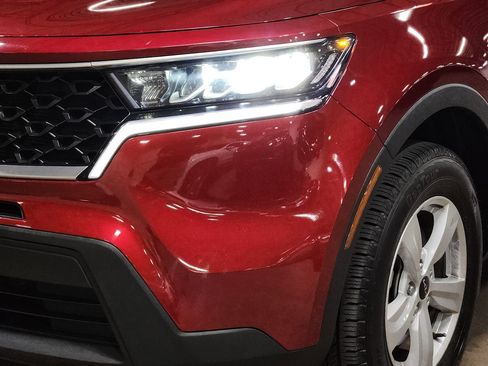 Used 2023 Kia Sorento LX image 14