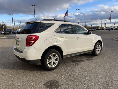 Used 2017 Chevrolet Equinox LT w/ Convenience Package image 4
