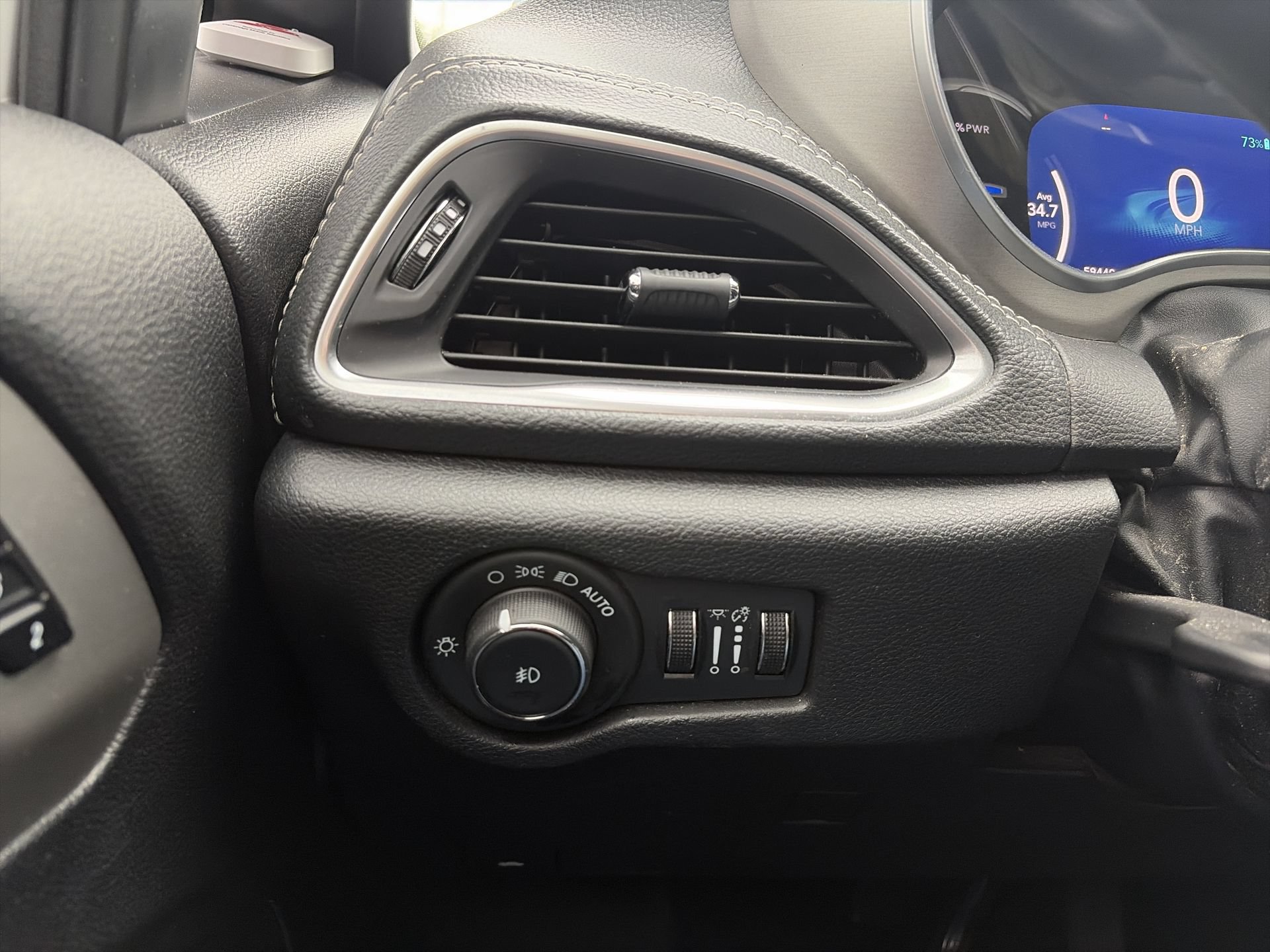 Used 2024 Chrysler Pacifica Premium FWD image 20