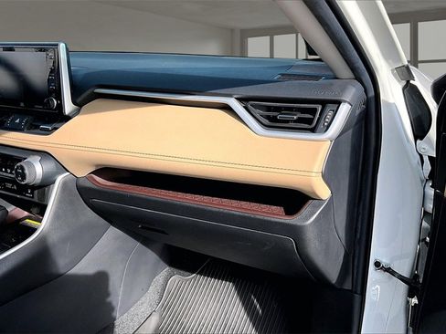 Used 2021 Toyota RAV4 Limited image 16