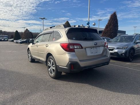 Used 2018 Subaru Outback 2.5i Limited image 3