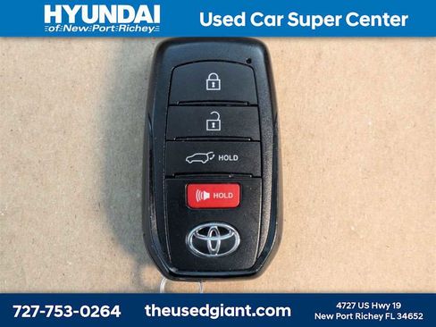 Used 2024 Toyota Highlander LE image 44