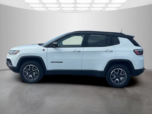 Certified 2025 Jeep Compass Trailhawk AWD/4WD image 4