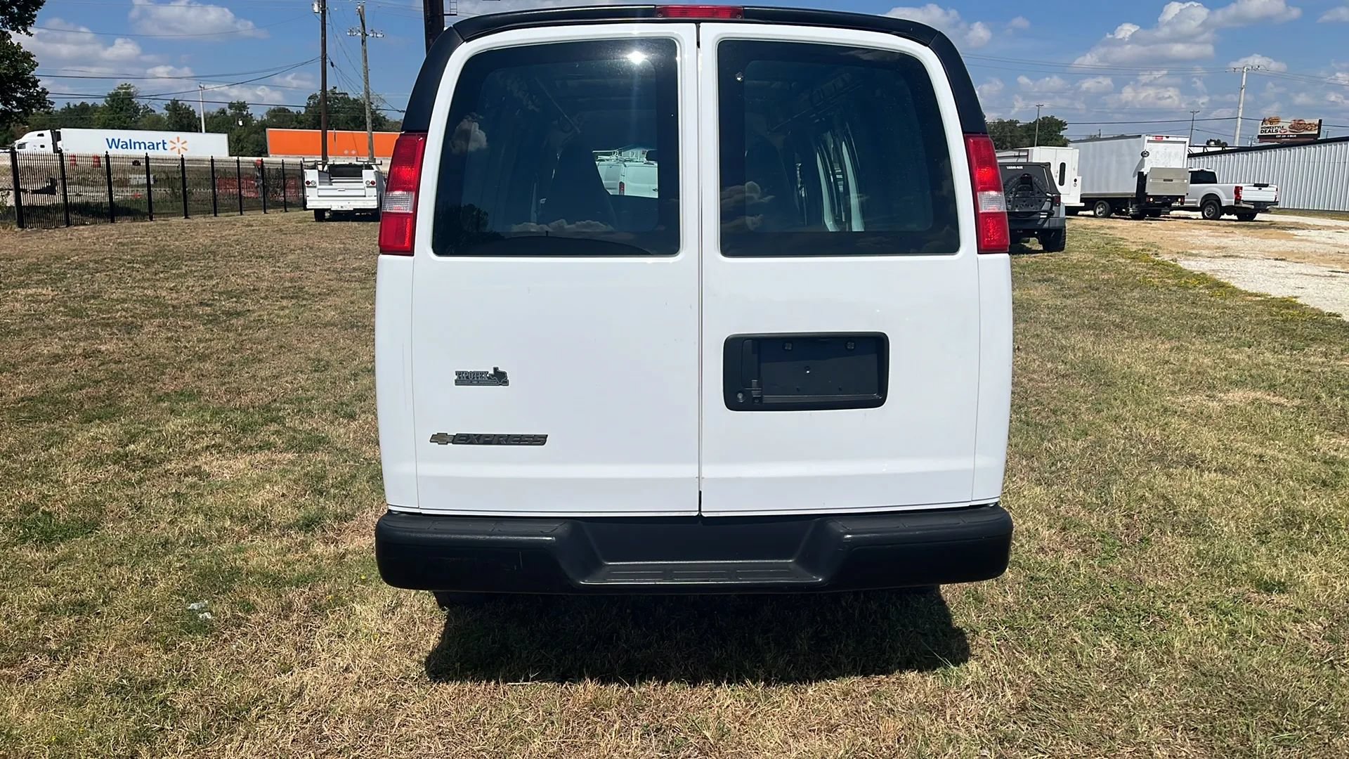 Used 2022 Chevrolet Express 2500 w/ Driver Convenience Package RWD image 3