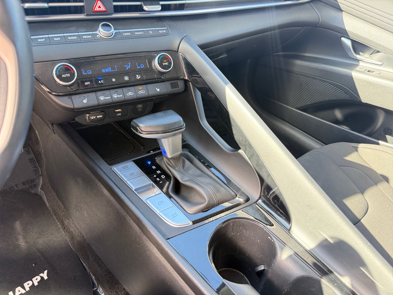 Used 2025 Hyundai Elantra SEL FWD image 13
