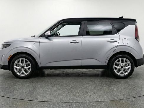 Used 2025 Kia Soul LX w/ LX Technology Package FWD image 5