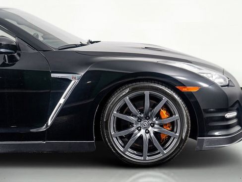 Used 2015 Nissan GT-R Premium image 5