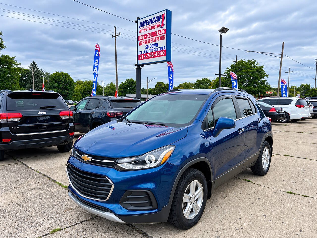 Used 2019 Chevrolet Trax LT w/ LT Convenience Package AWD/4WD image 2