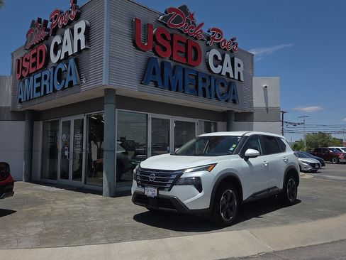 Used 2025 Nissan Rogue SV FWD image 1