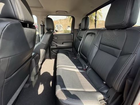 Used 2022 Nissan Frontier SV w/ SV Premium Package RWD image 10
