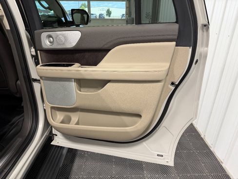 Used 2022 Lincoln Navigator L Reserve AWD/4WD image 35