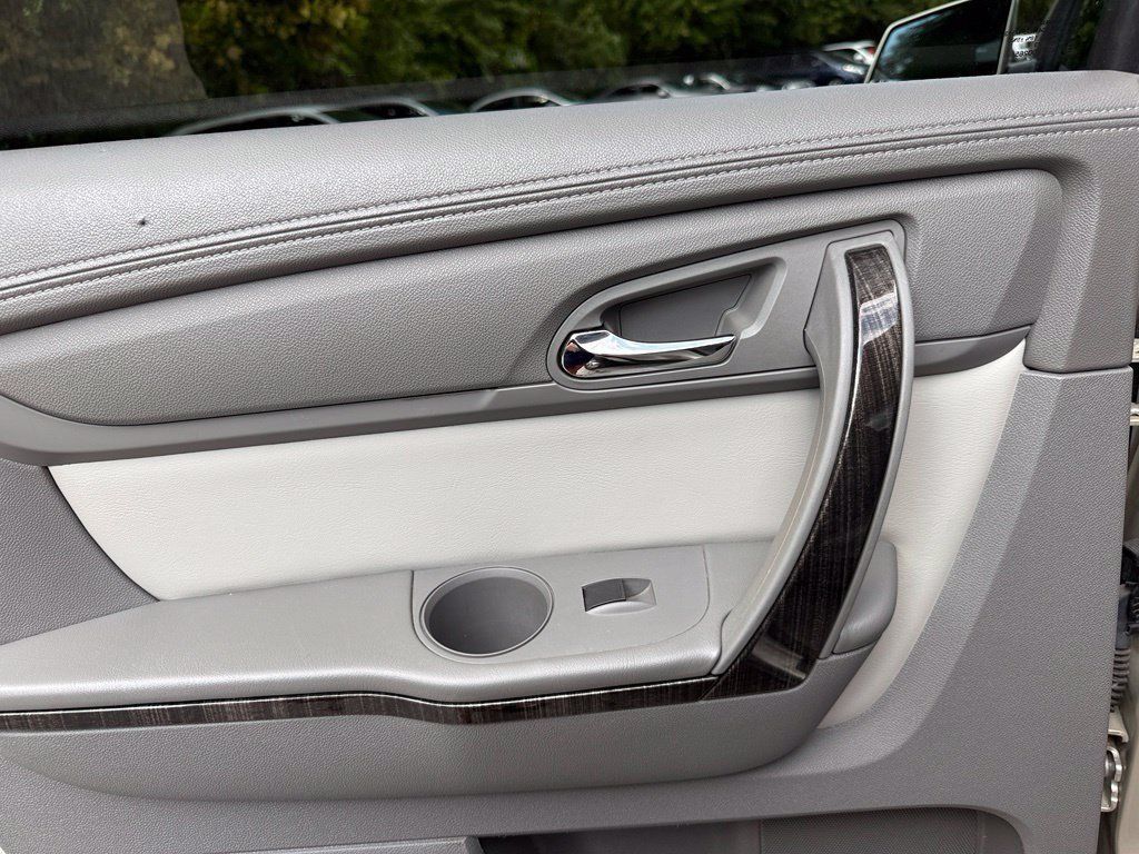 Used 2016 GMC Acadia SLT w/ Open Road Package FWD image 33