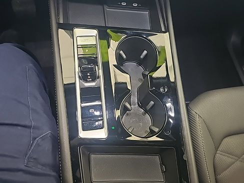 Used 2024 Volkswagen Atlas Cross Sport SE image 21