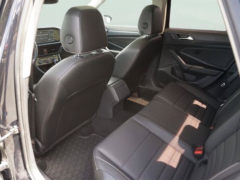 Used 2022 Volkswagen Jetta SE FWD image 12