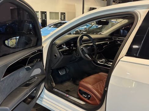 Used 2023 Audi S8 AWD/4WD image 9