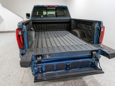 Used 2026 GMC Sierra 2500 Denali w/ Denali Reserve Package image 11