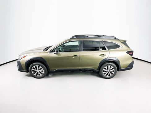 Used 2025 Subaru Outback Premium image 4