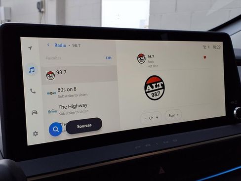 Certified 2024 Toyota Prius XLE image 8