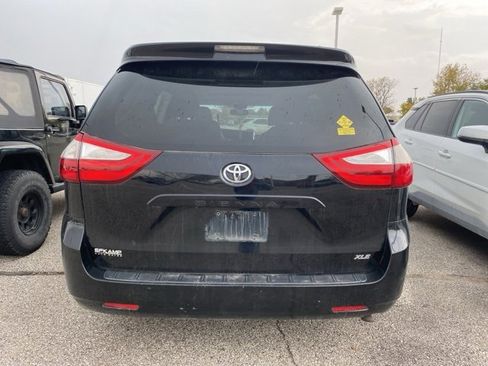 Used 2015 Toyota Sienna XLE image 5