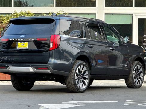 New 2025 Ford Expedition Platinum w/ Driver's Package image 4