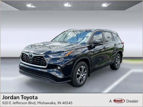 Used 2023 Toyota Highlander XLE image 1
