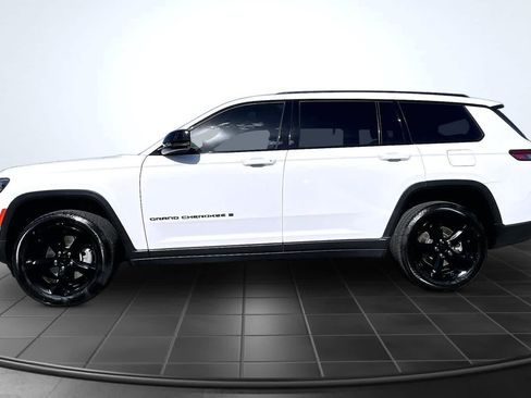 Used 2023 Jeep Grand Cherokee L Laredo AWD/4WD image 3