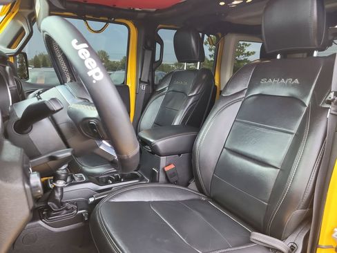 Certified 2019 Jeep Wrangler Unlimited Sahara AWD/4WD image 21