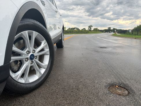 Used 2019 Ford Escape SEL AWD/4WD image 9