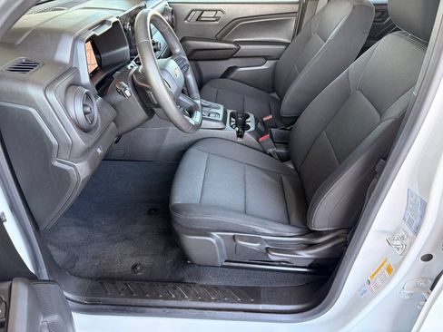 Used 2024 Chevrolet Colorado W/T AWD/4WD image 9