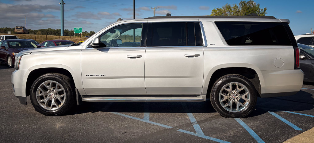 Used 2015 GMC Yukon XL SLT w/ HD Trailering Package AWD/4WD image 18