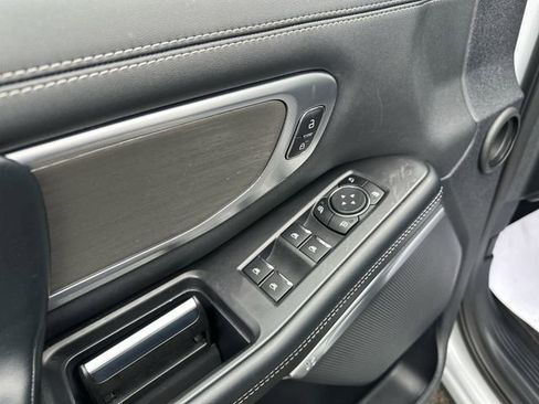 Used 2025 Ford Expedition Platinum image 17