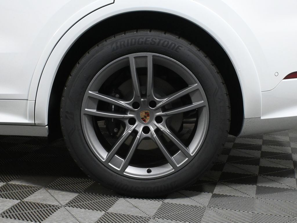 Used 2026 Porsche Cayenne AWD/4WD image 12