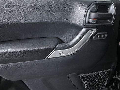 Used 2016 Jeep Wrangler Unlimited Sahara w/ Connectivity Group image 6