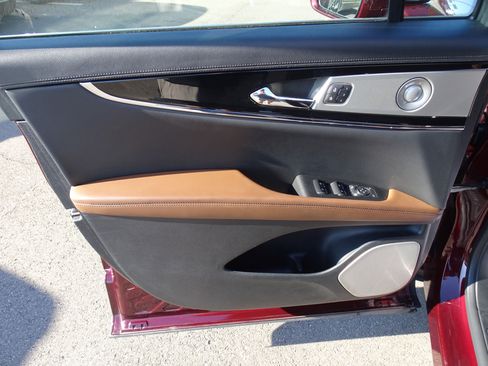 Used 2022 Lincoln Nautilus Reserve w/ Equipment Group 202A image 12