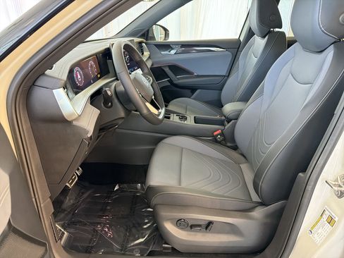 New 2026 Volkswagen Tiguan SE R-Line FWD image 5