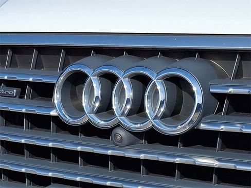 Used 2017 Audi Q7 3.0T Premium Plus w/ Premium Plus Package image 32