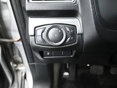 Used 2018 Ford Explorer XLT w/ Equipment Group 202A AWD/4WD image 12