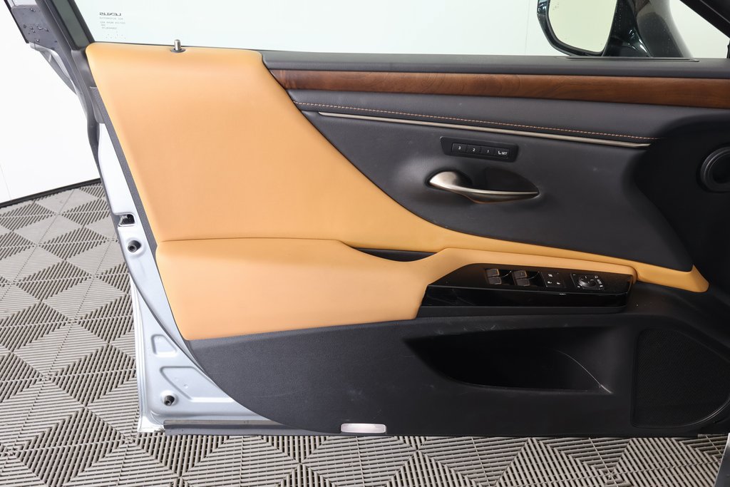 Used 2023 Lexus ES 300h w/ Premium Package FWD image 10