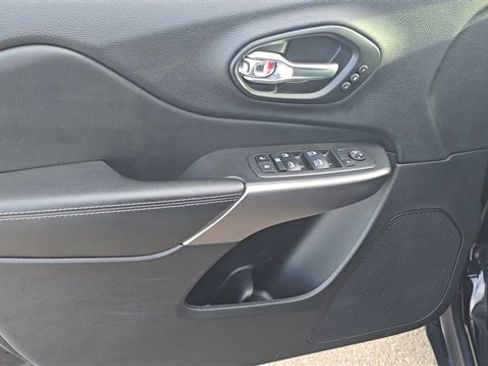 Used 2021 Jeep Cherokee Limited image 10