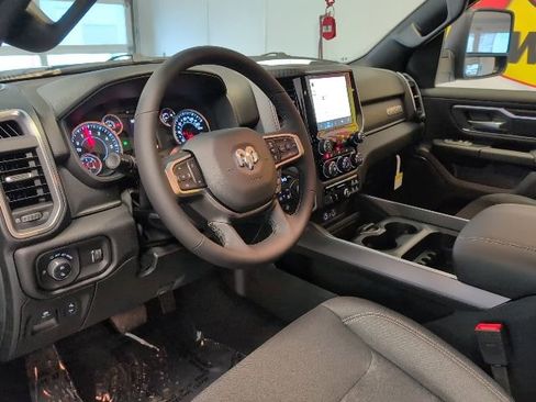 New 2026 RAM 1500 4x4 Crew Cab image 9