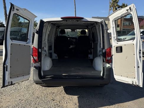 Used 2017 Mercedes-Benz Metris image 5