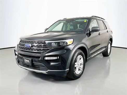 Used 2024 Ford Explorer XLT w/ Equipment Group 202A image 3