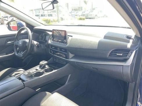 Used 2025 Nissan Rogue SV FWD image 28