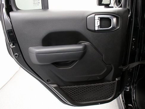 Used 2025 Jeep Wrangler Unlimited Rubicon image 27